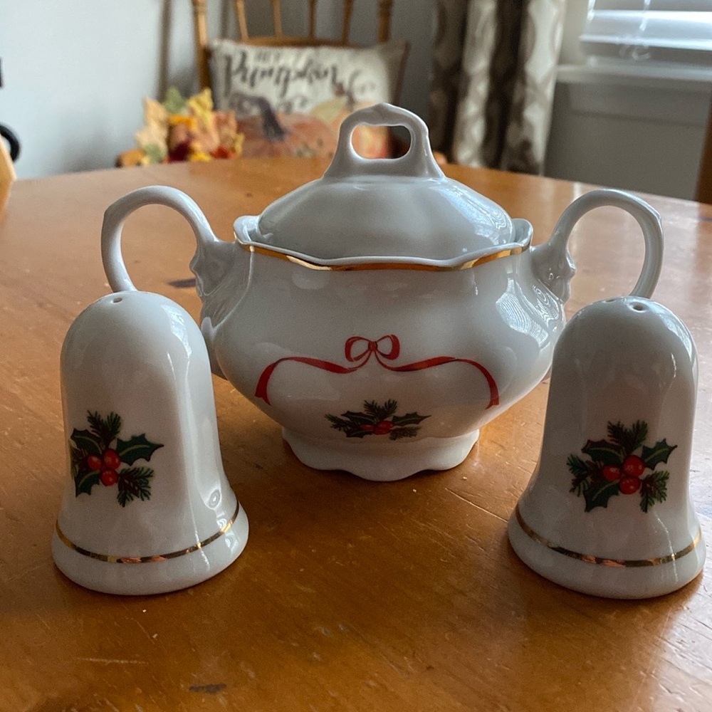 Basket of Cheer Sugar Bowl & Lid, VTG china by Baum Brothers, Poland, Christmas